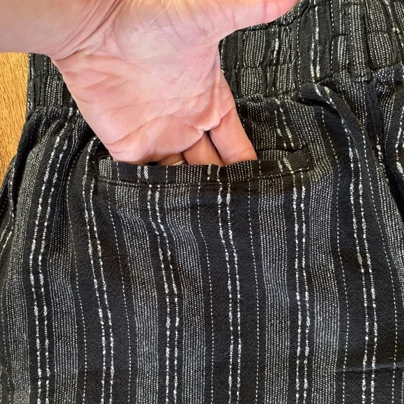 Briggs New York Black Striped Crop Pants - Picture 5 of 12